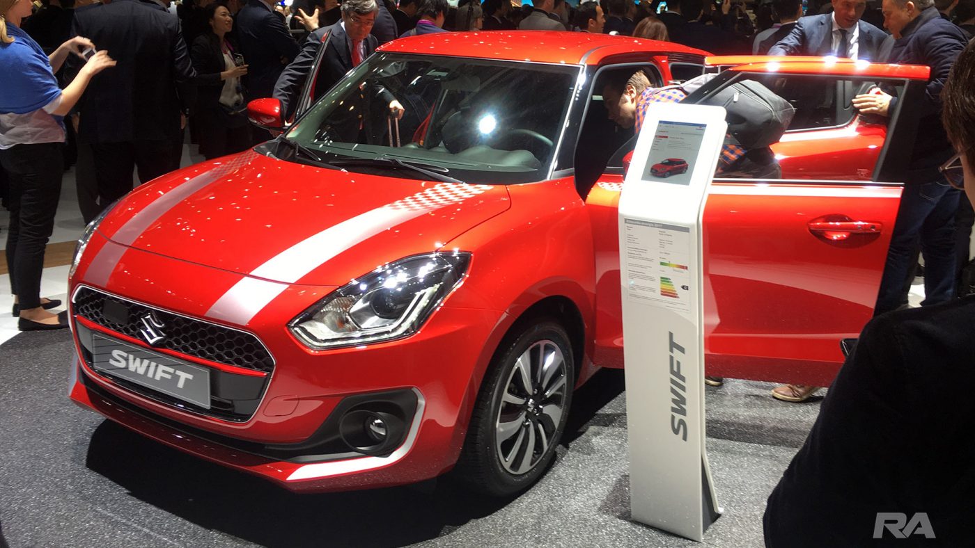 2017 Suzuki Swift em Genebra - frente
