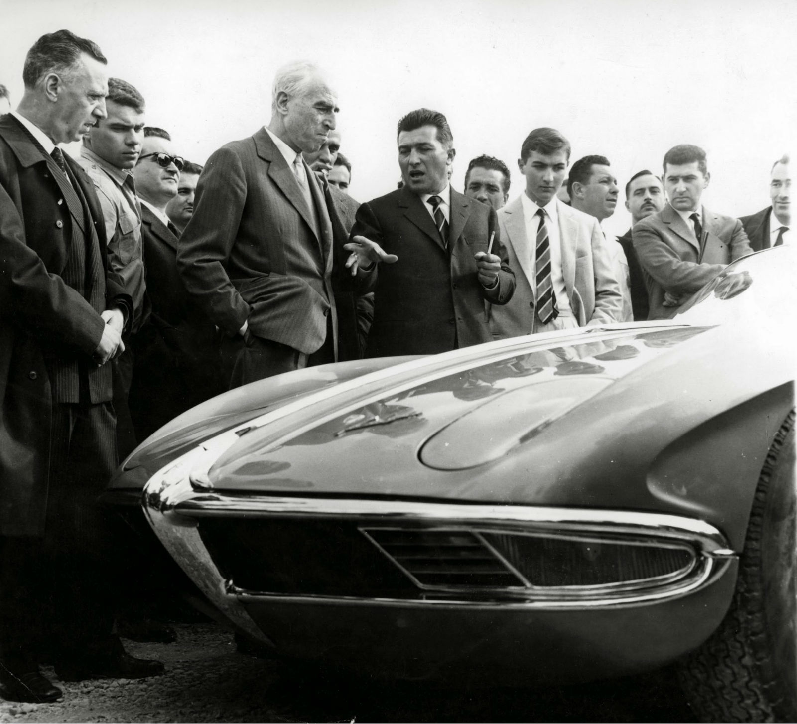 Ferruccio Lamborghini apresenta o 350 GTV