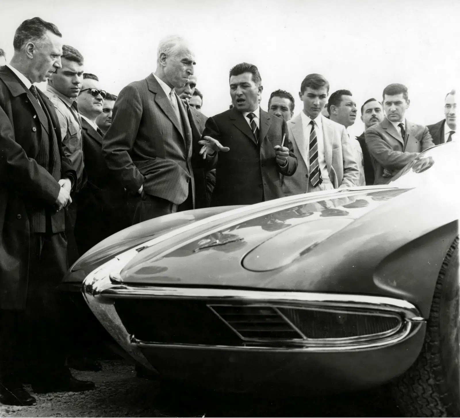 Ferruccio Lamborghini apresenta o 350 GTV