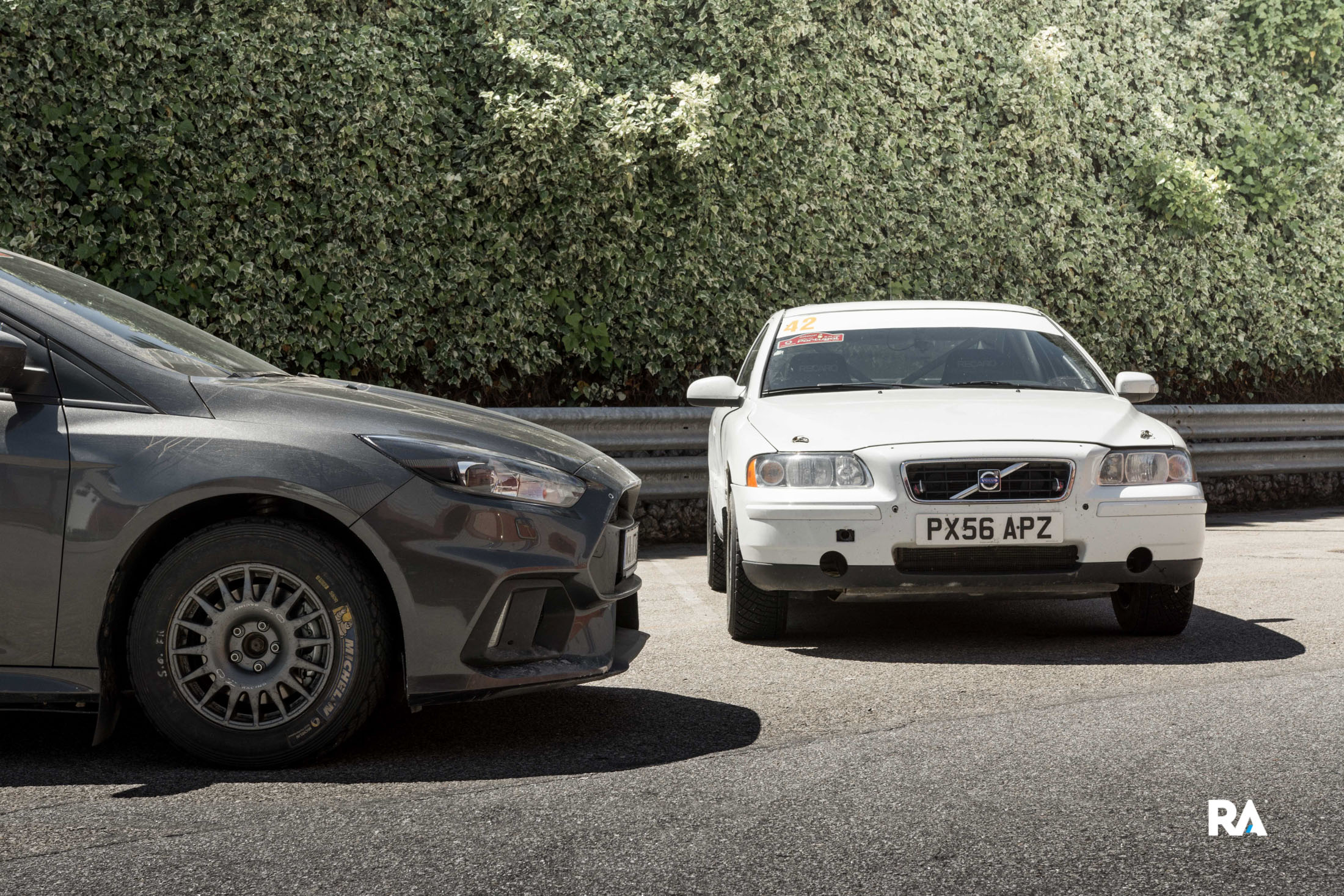 Volvo S60 recce e Ford Focus RS