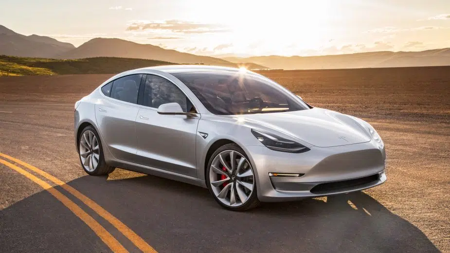 2017 Tesla Model 3 elétricos
