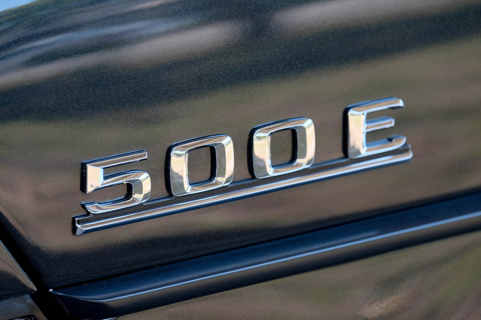 Mercedes-Benz 500E lettering