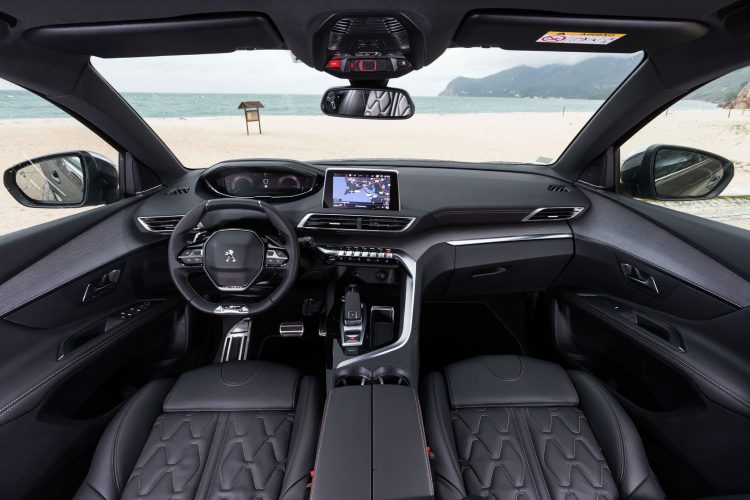 2017 Peugeot 5008 interior