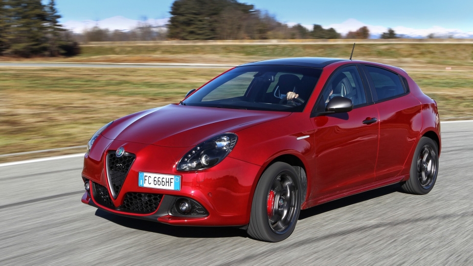 Alfa-Romeo-Giulietta-11_925x520_acf_cropped.jpg