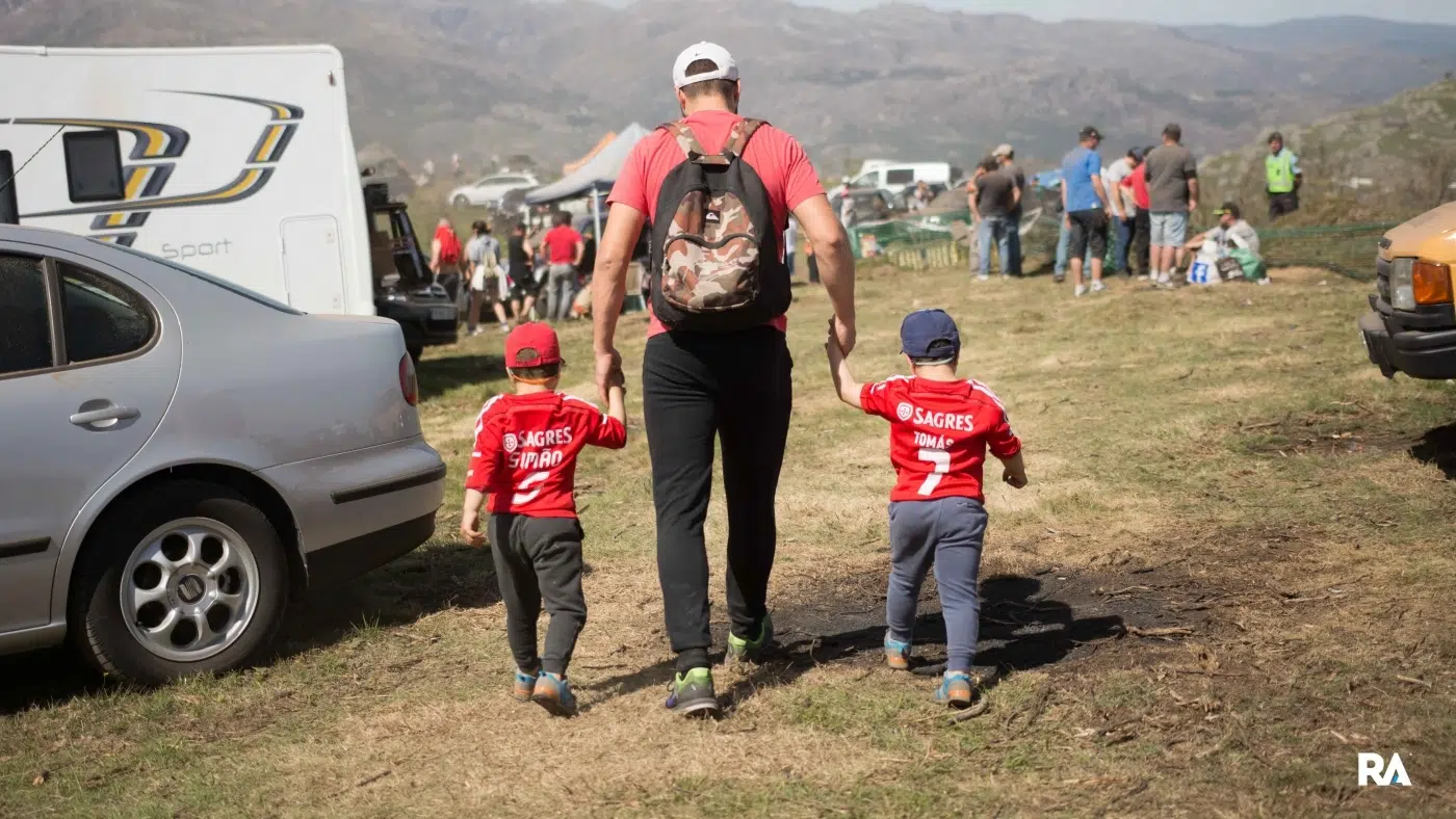 SS3 Vieira do Minho, Pai com dois filhos pela mão
