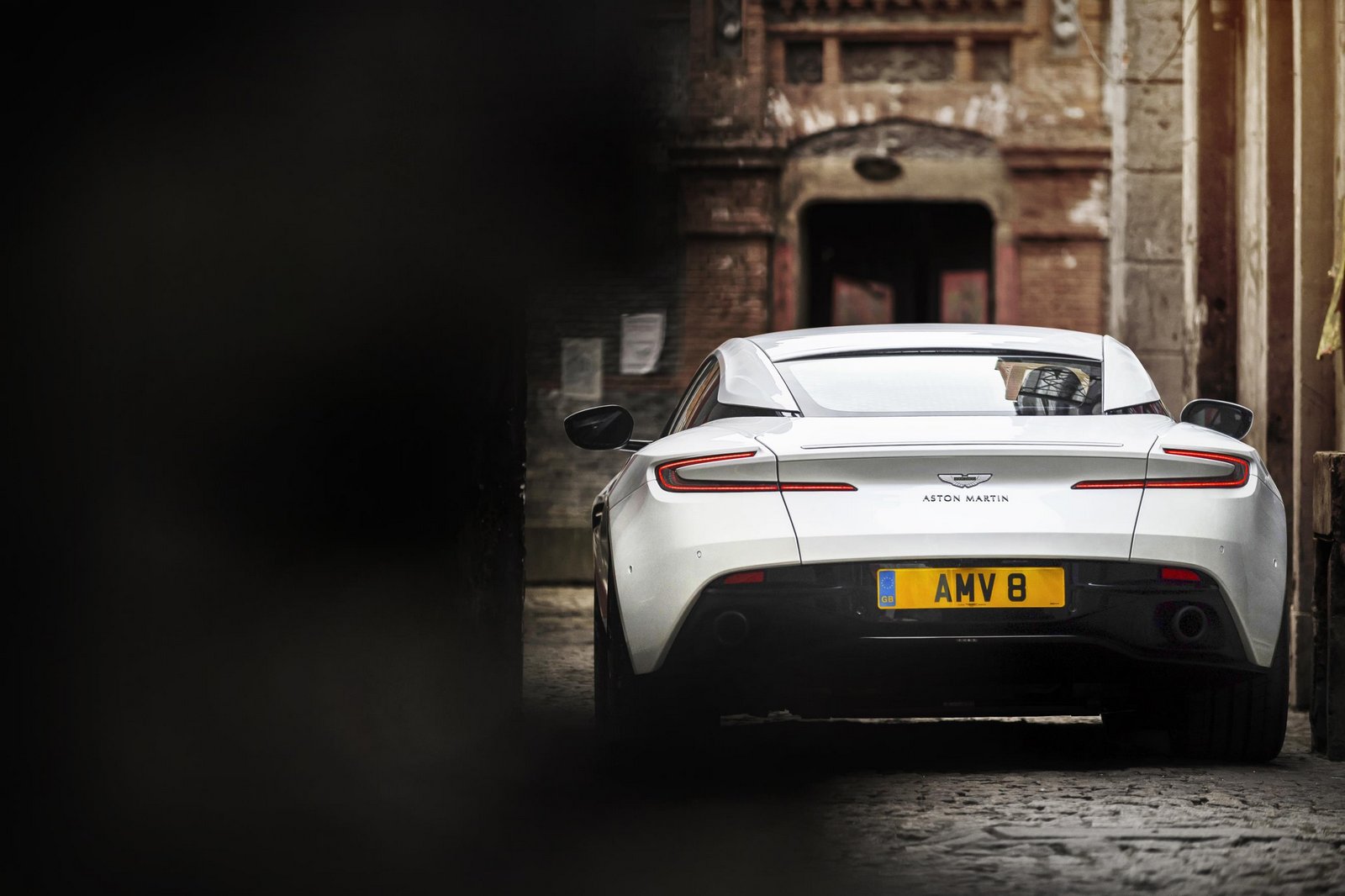 Aston Martin DB11 V8