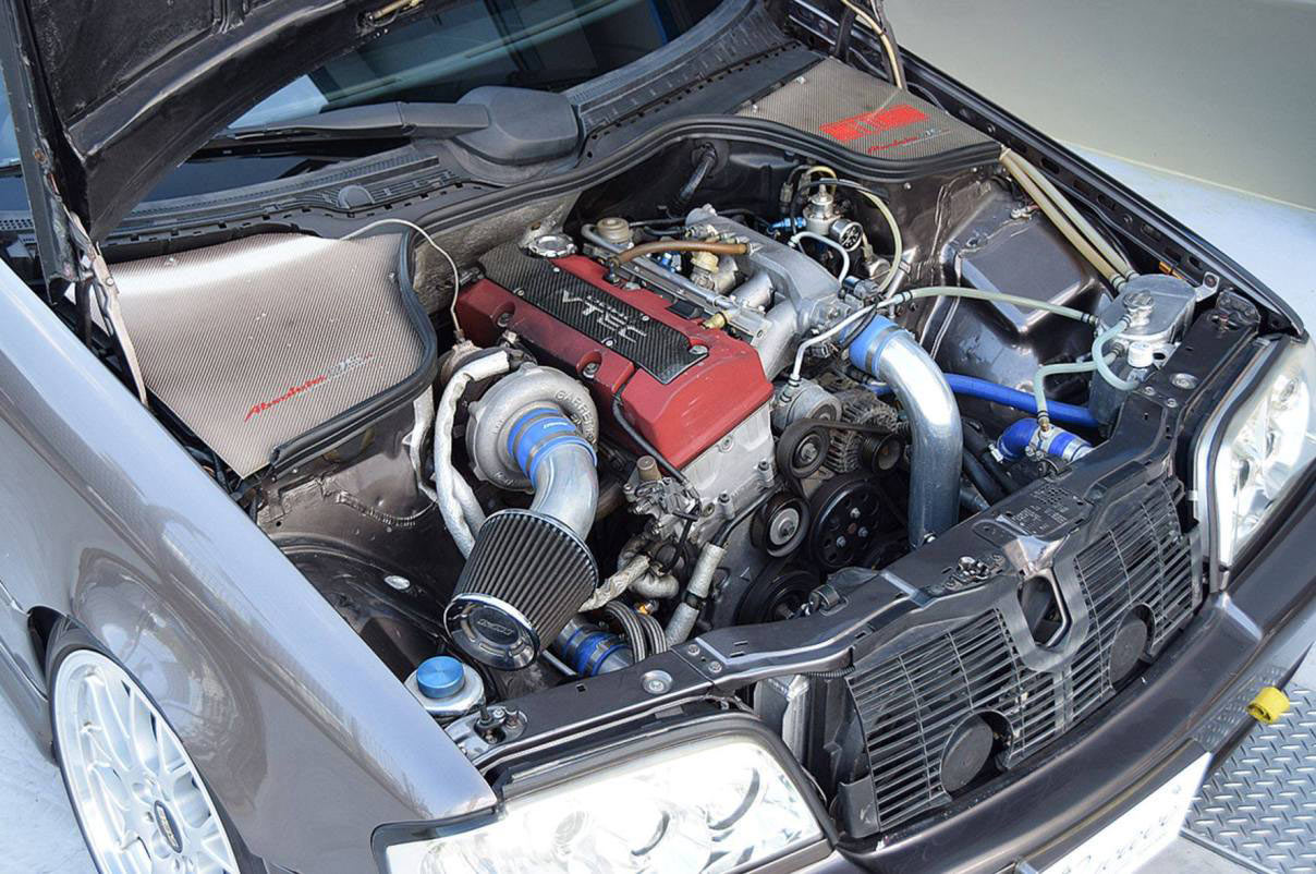 Mercedes-Benz C200 com motor do Honda S2000 F20C