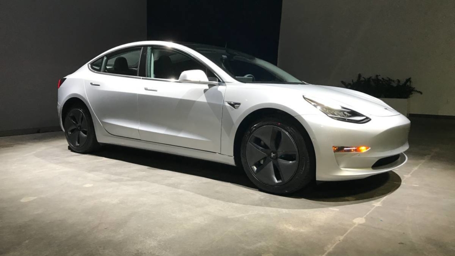 Tesla Model 3 vendido no Craiglist