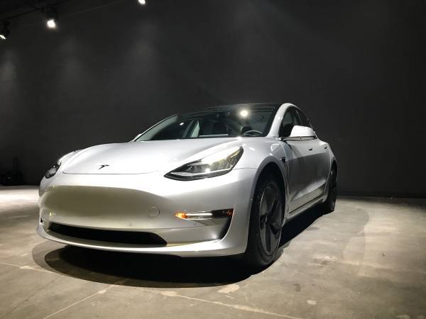 Tesla Model 3 vendido no Craiglist