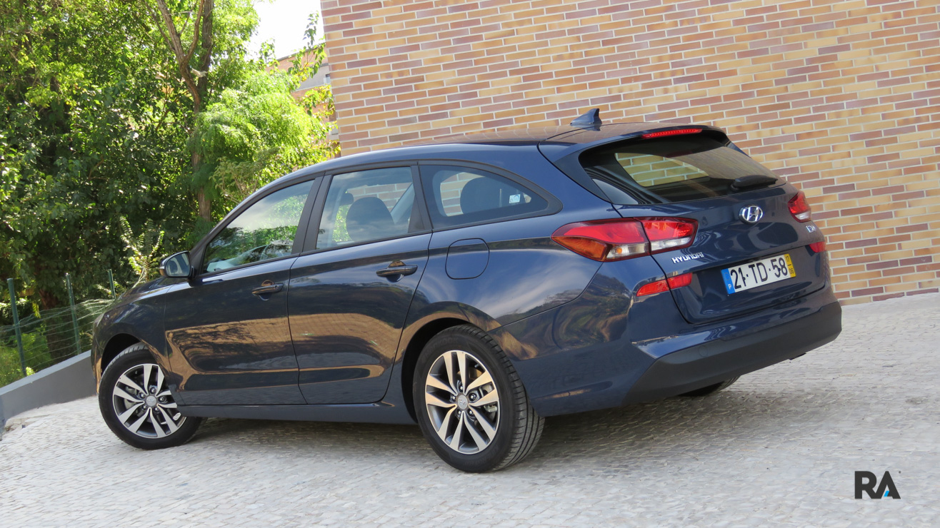 Hyundai i30 SW 1.0 TGDi — A bagageira «engole» 604 litros de tralha.