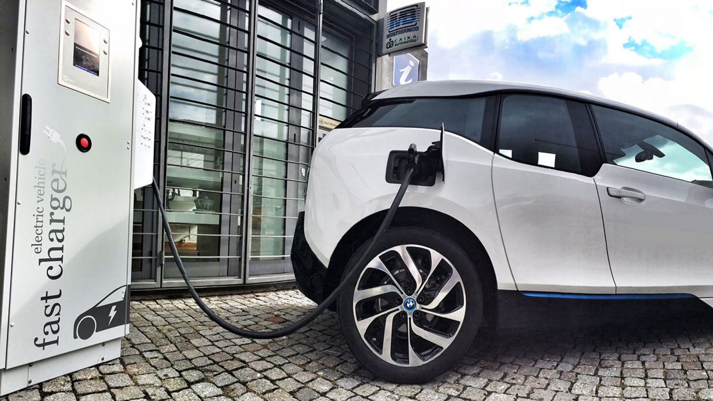 BMW i3 a carregar