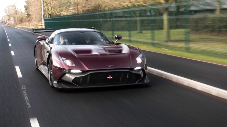 Aston Martin Vulcan, na estrada