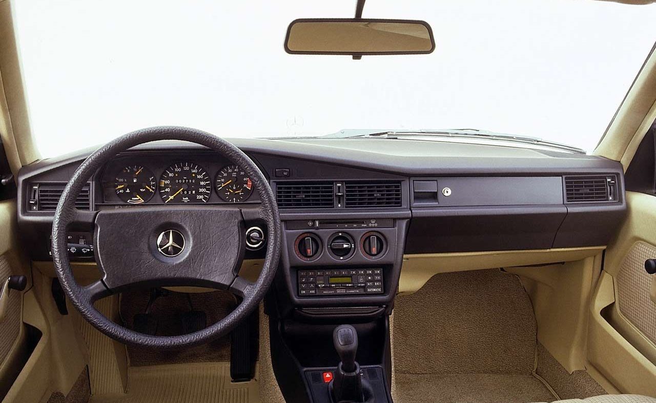 mercedes-benz 190 — interior