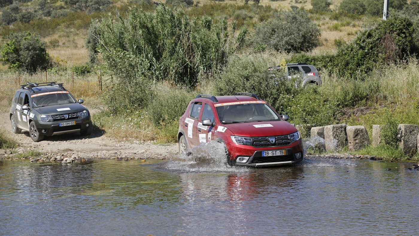 aventura dacia clube escape livre