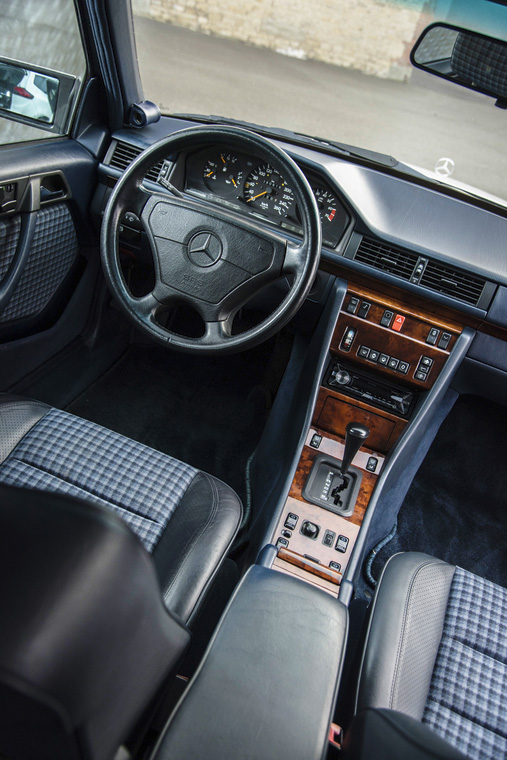 Mercedes 500E — interior
