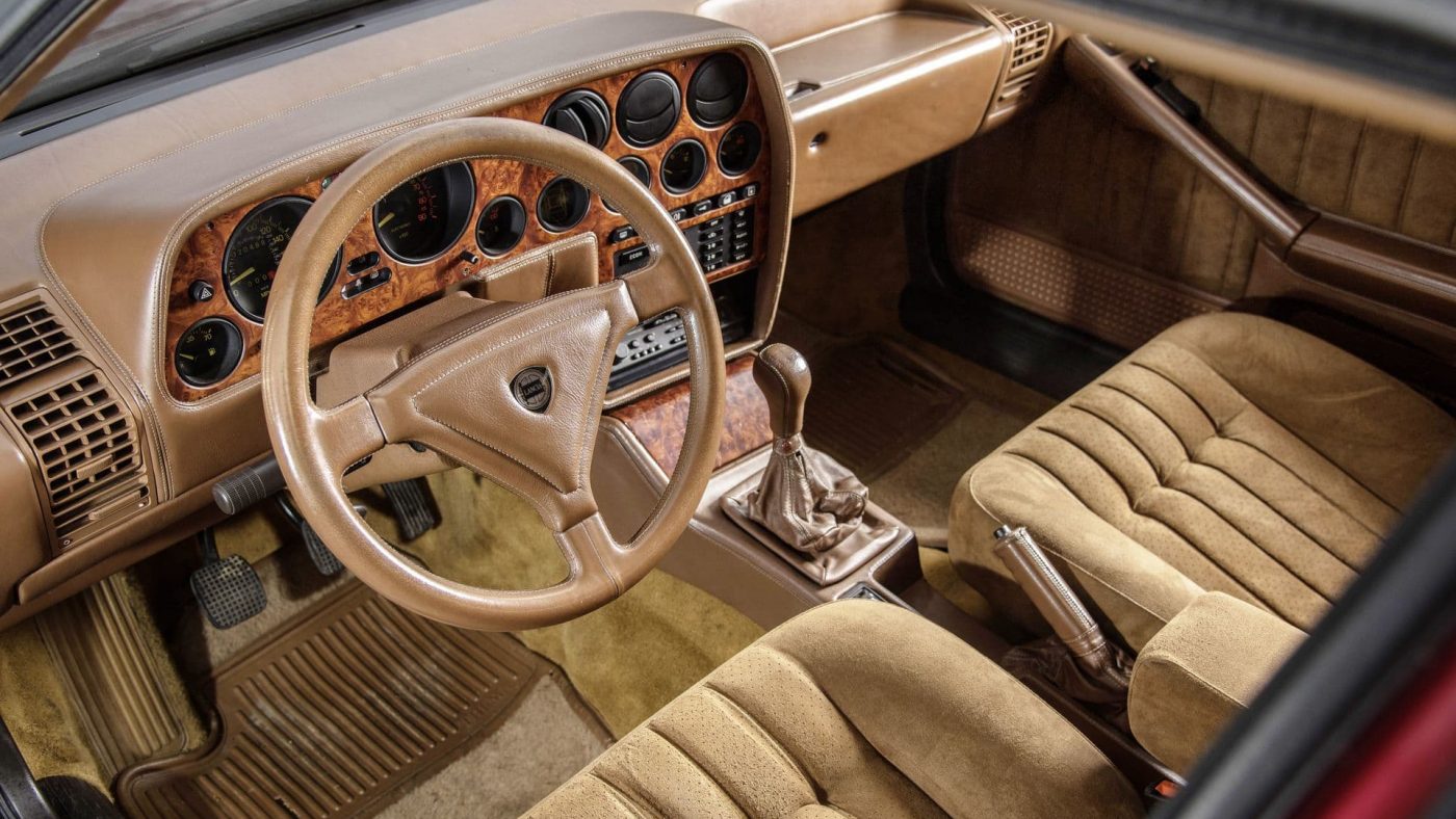 Lancia Thema 8.32 by Ferrari — interior