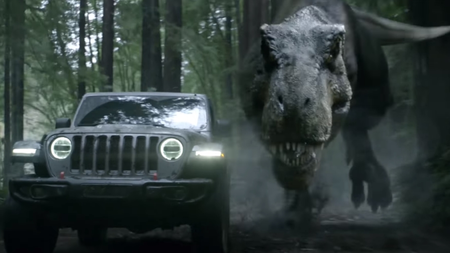 Super Bowl — Jeep Wrangler e Parque Jurássico