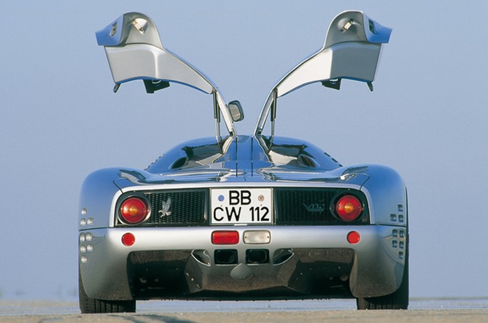 Isdera Commendatore 112i