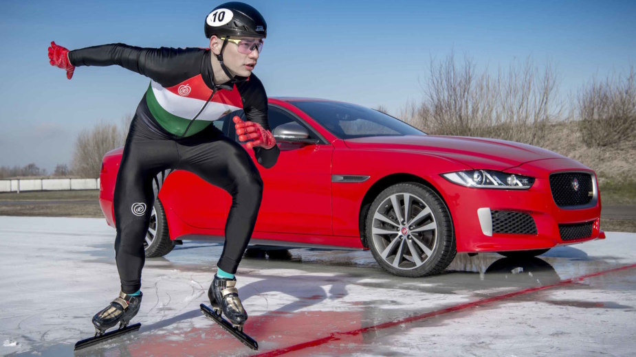Jaguar XE 300 Sport 2018 patinador