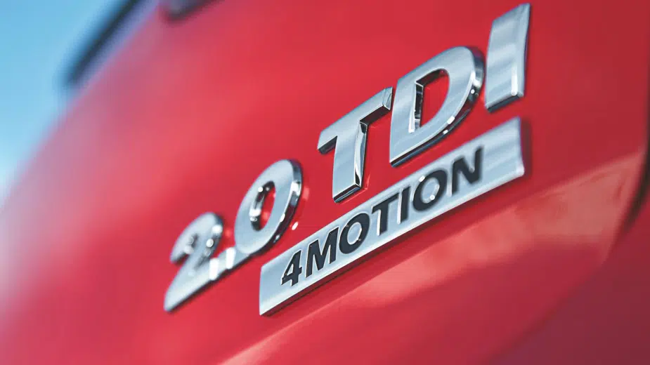 lettering 2.0 TDI 4Motion na traseira de Volkswagen