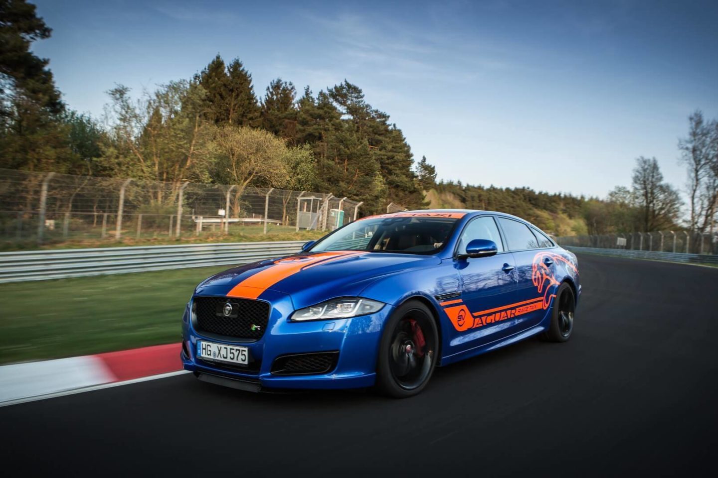 Jaguar XJR575 e F-Type SVR Nürburgring 2018