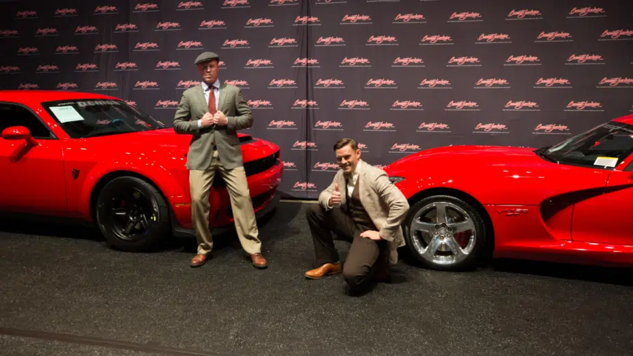 Dodge Demon e Dodge Viper, com irmãos Dodge
