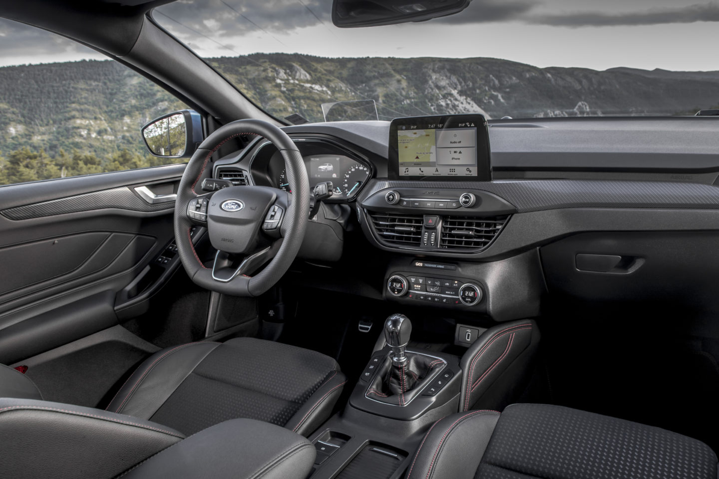 Interior do novo Ford Focus (ST Line).