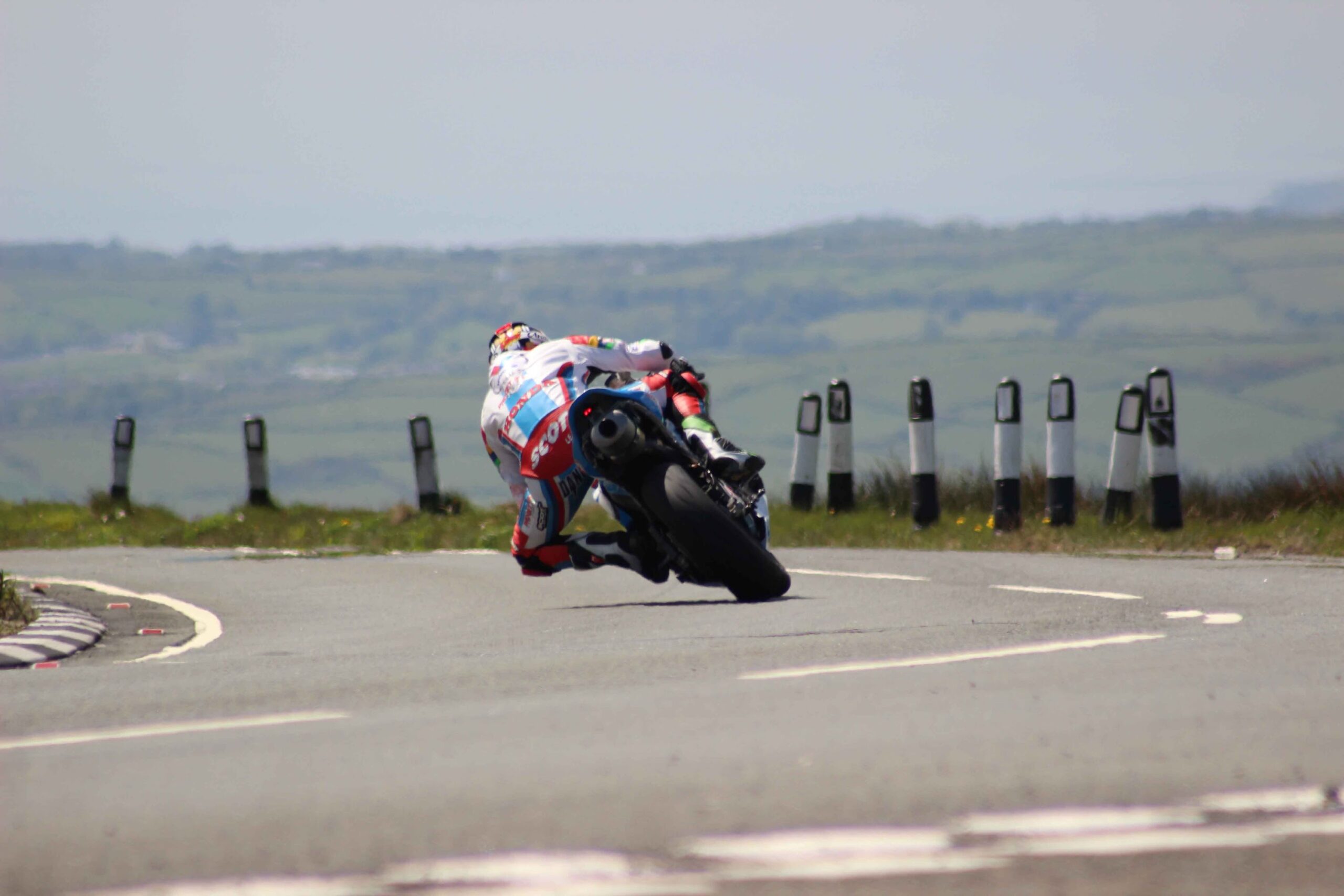 A mais perigosa corrida de motos do mundo:(Isle Of Man TT- 2012) 
