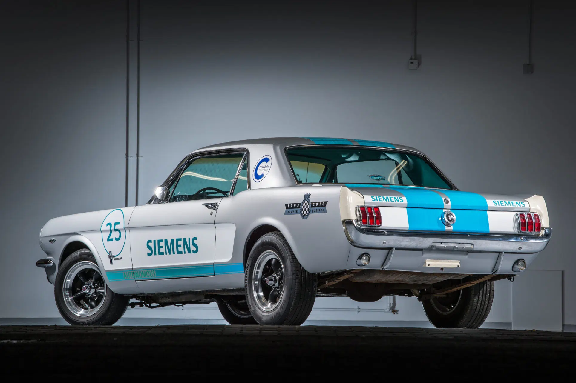 1965 Ford Mustang, autónomo