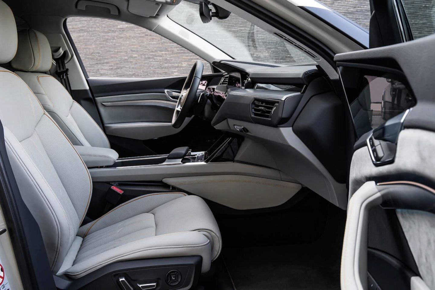 Audi e-tron interior