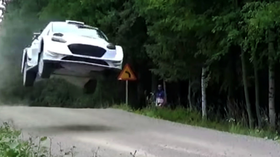 Ford Fiesta WRC, em voo na Finlândia