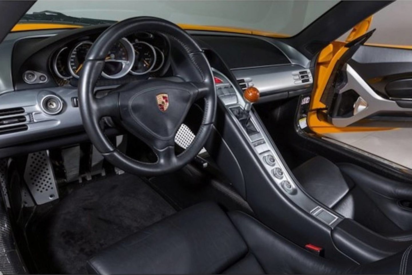 Porsche Carrera GT Amarelo