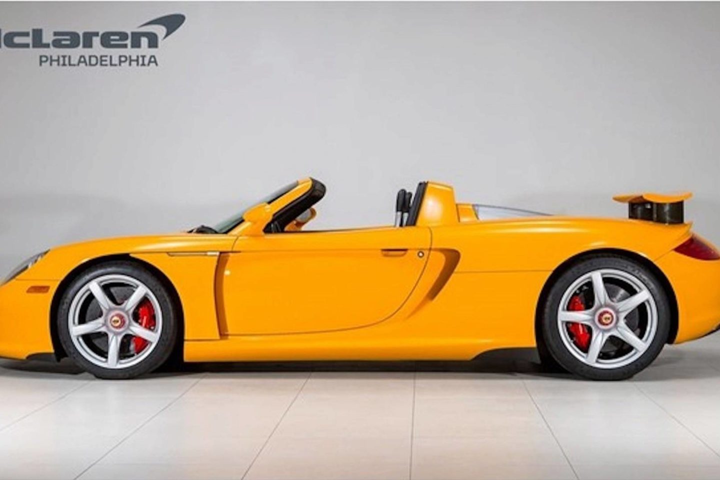 Porsche Carrera GT Amarelo