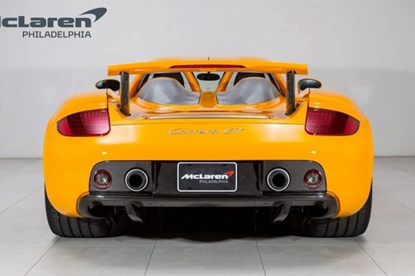 Porsche Carrera GT Amarelo