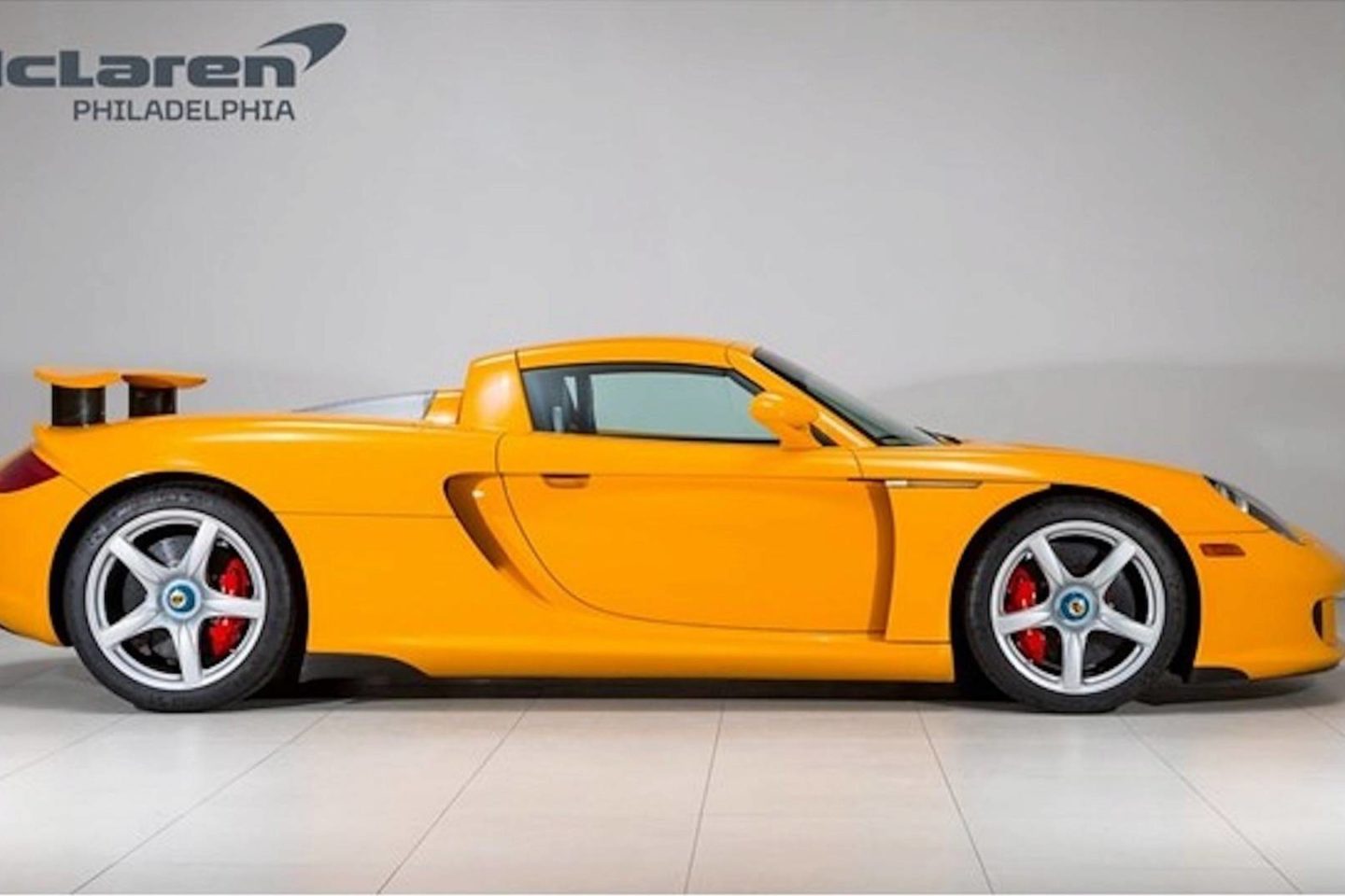 Porsche Carrera GT Amarelo