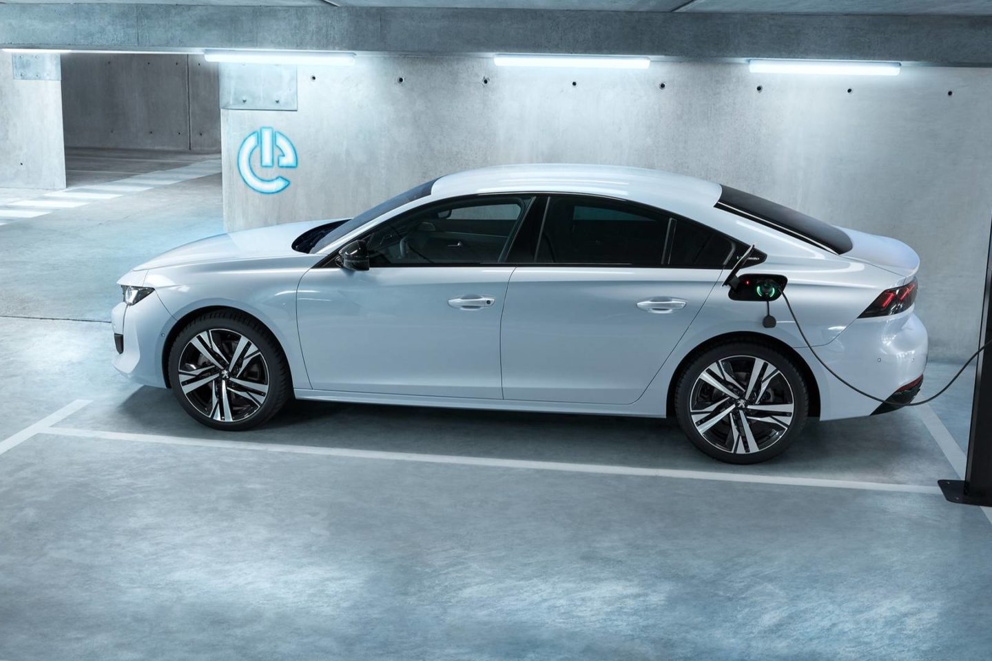 Peugeot 508 HYBRID 2018