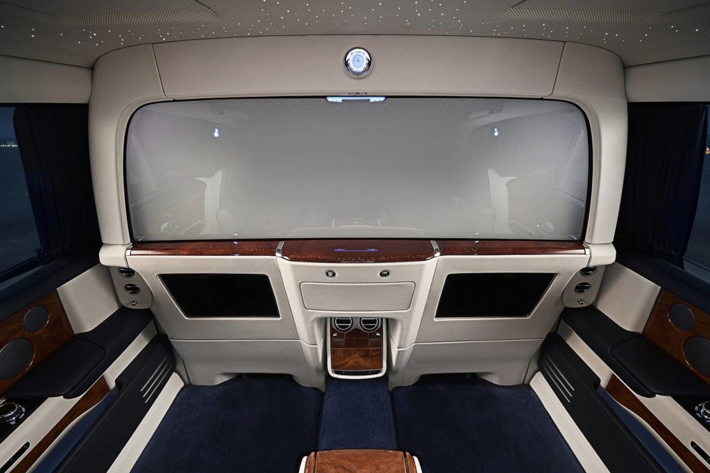 Rolls-Royce Phantom EWB Private Suite 2018