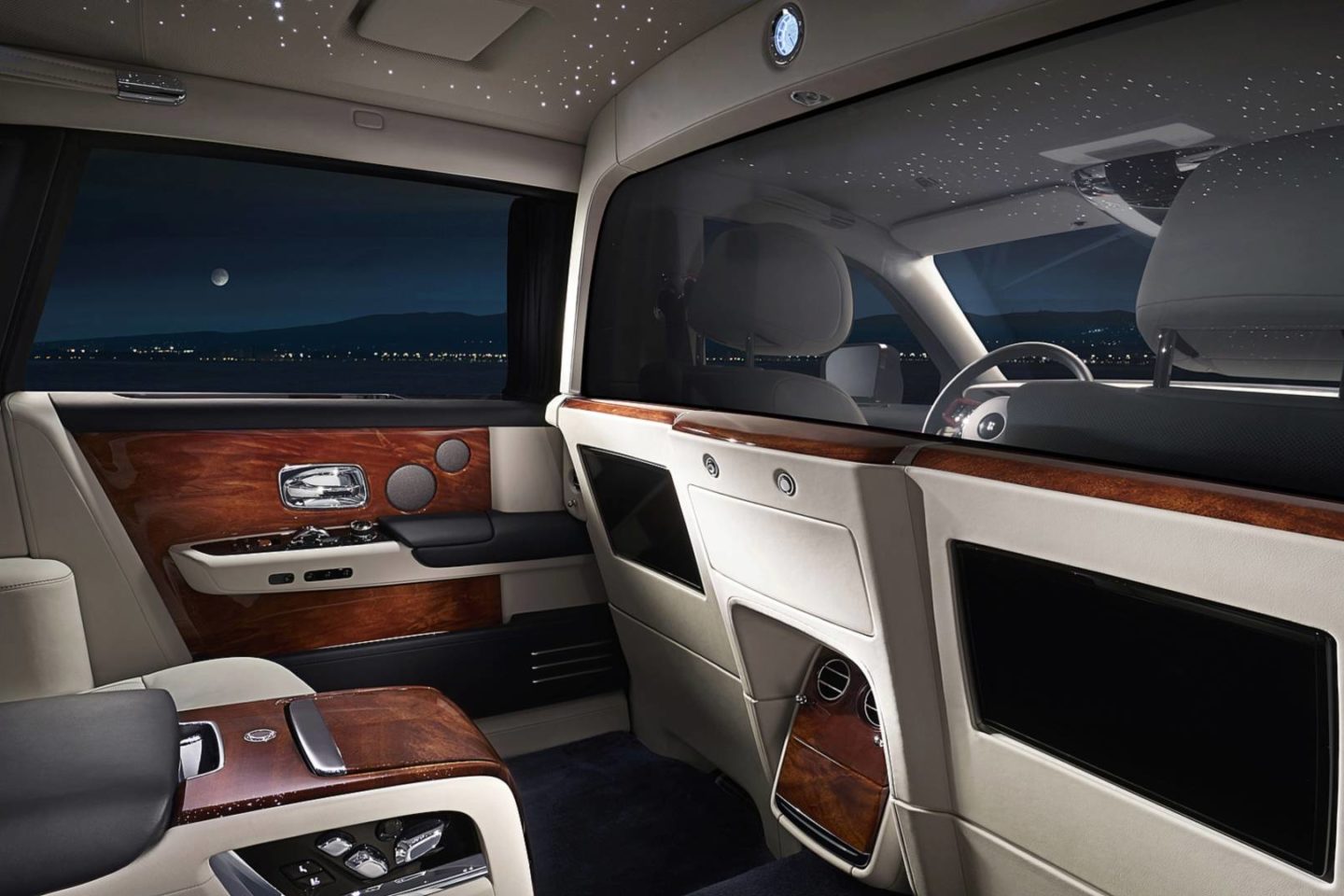 Rolls-Royce Phantom EWB Private Suite 2018