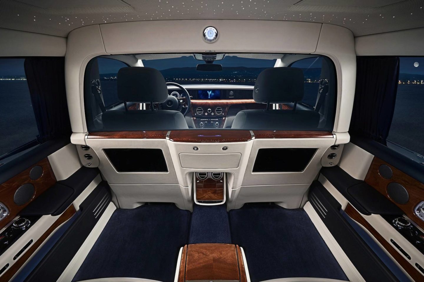 Rolls-Royce Phantom EWB Private Suite 2018