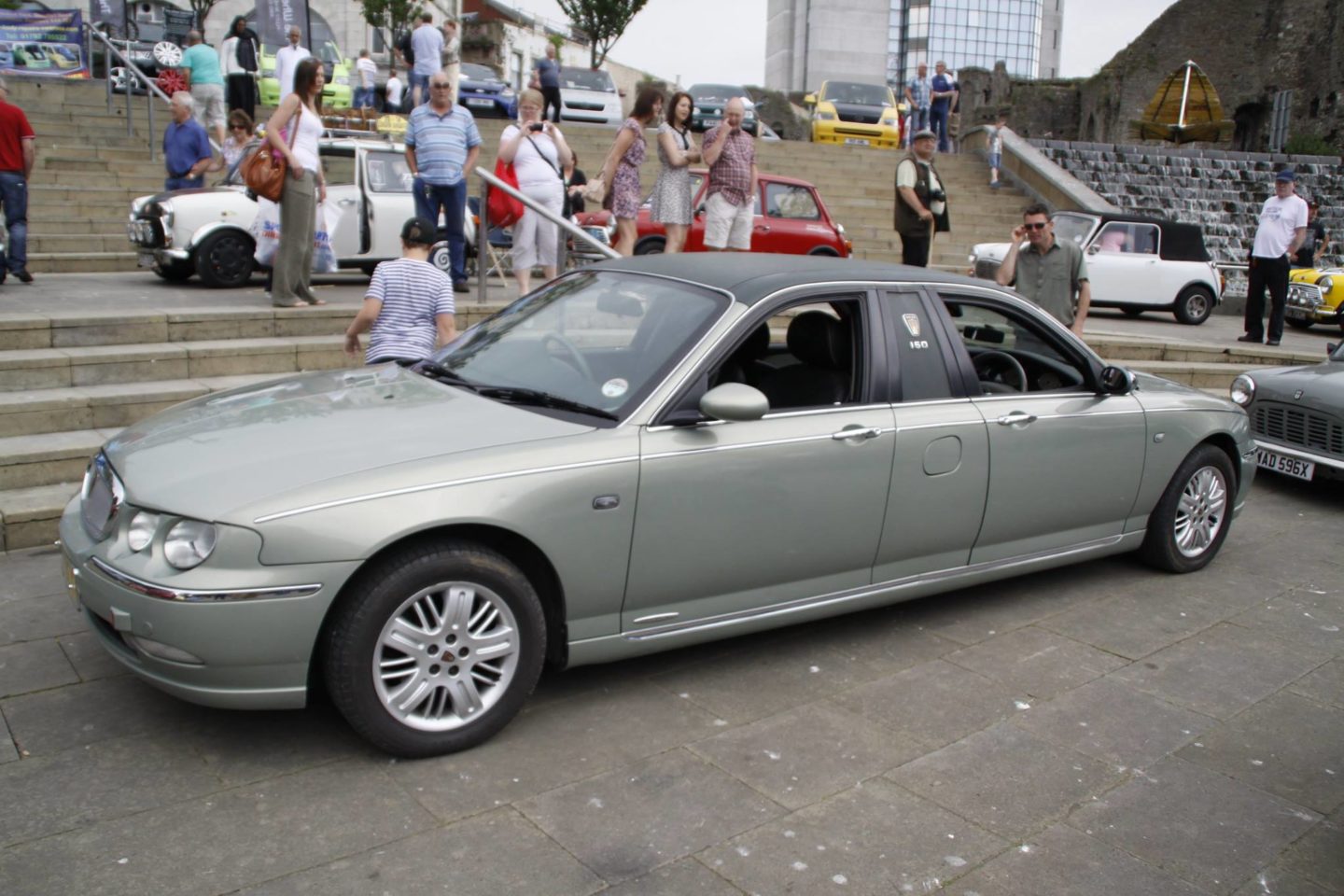 Rover 75 com duas frentes