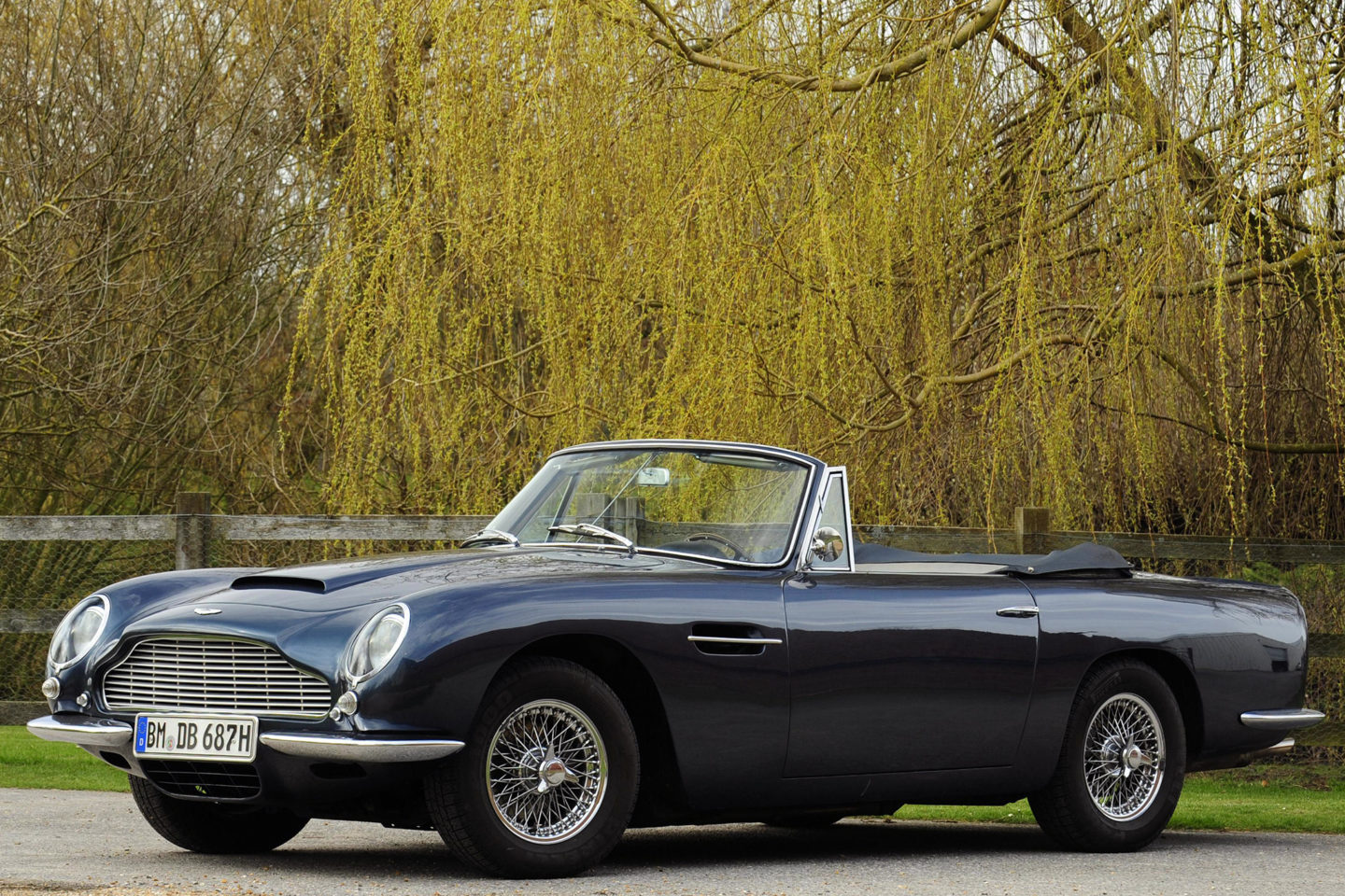 Aston Martin DB6 Volante, frente 3/4