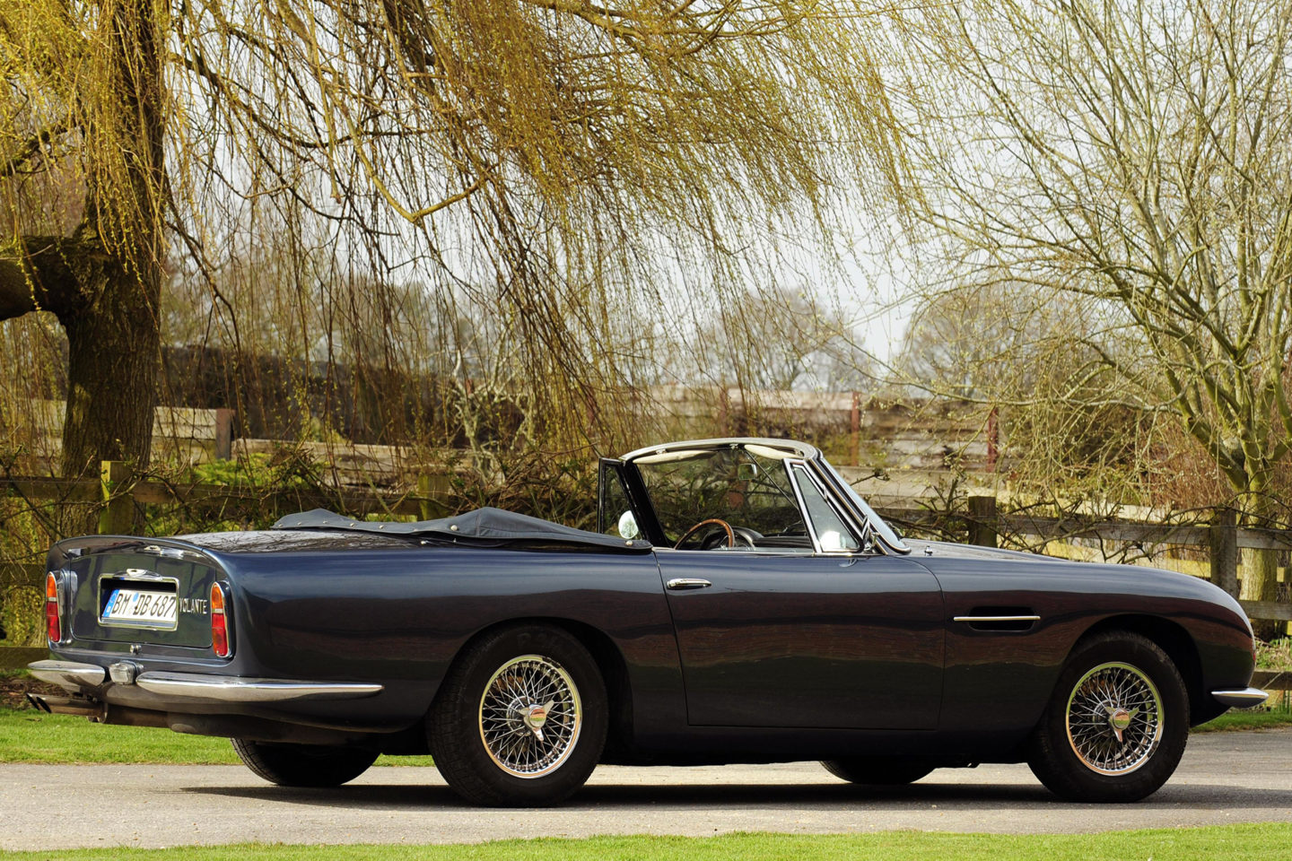 Aston Martin DB6 Volante, traseira 3/4