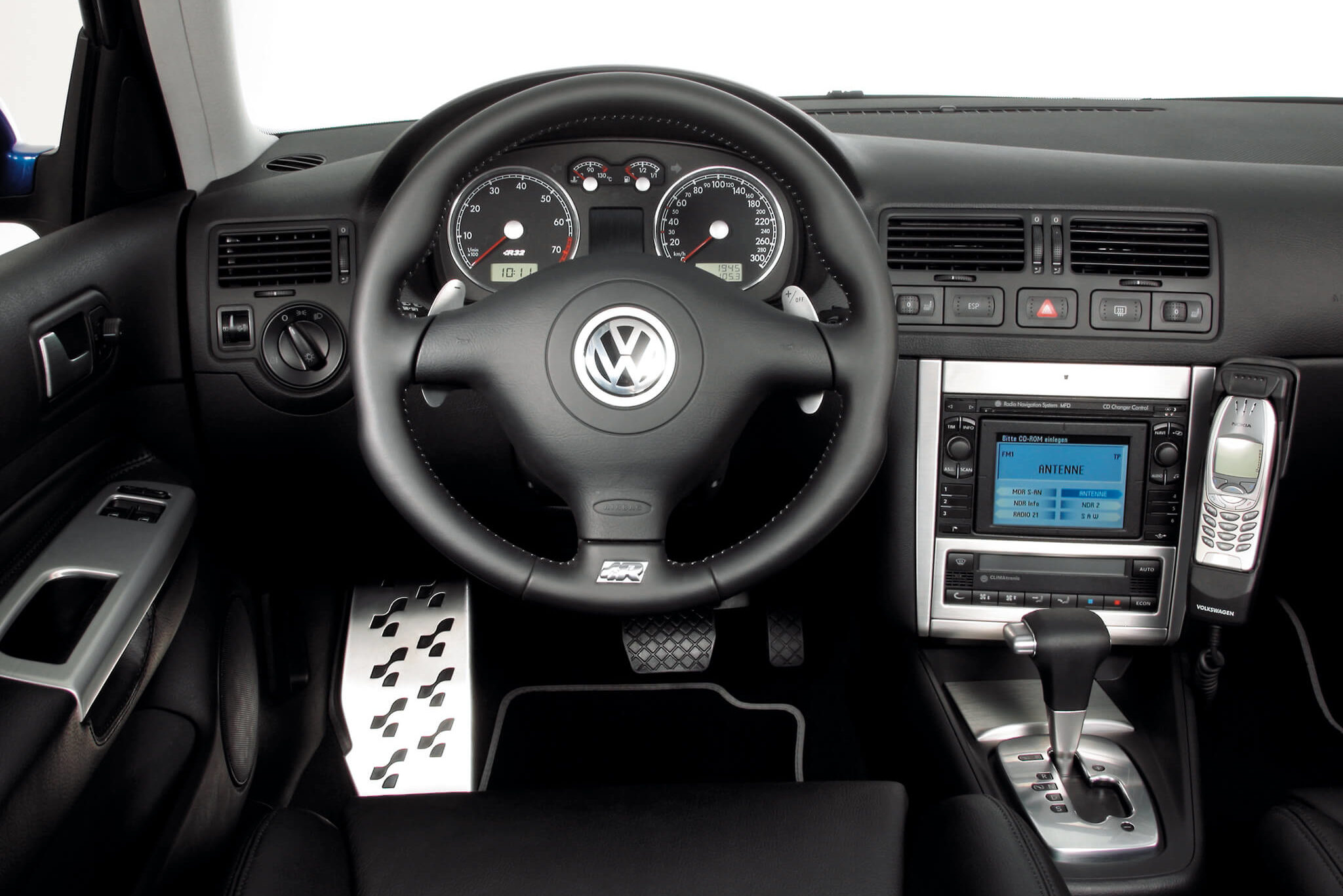 Volkswagen Golf R32 interior