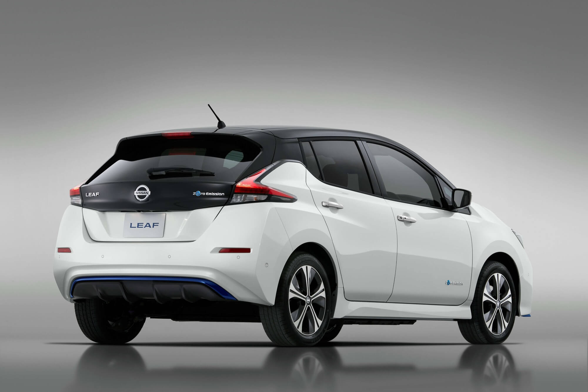 Nissan Leaf 3.Zero e+ tem 217 cv e 385 km de autonomia, mas…