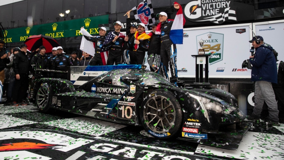 Fernando Alonso, Renger van der Zande, Kamui Kobayashi e Jordan Taylor venceram as 24 Horas de Daytona ao volante do Cadillac DPi