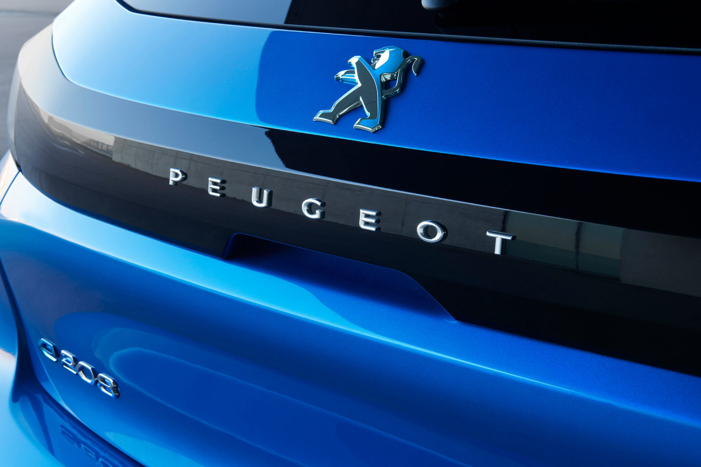 Peugeot e-208