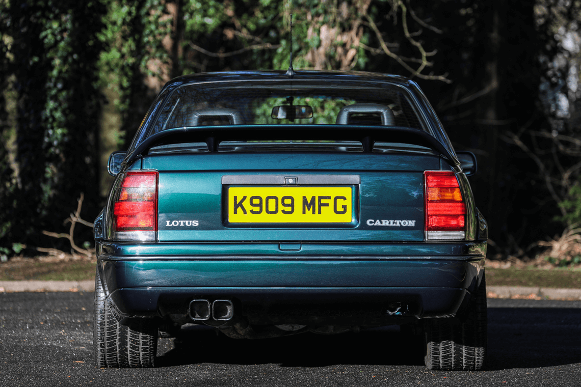 Lotus Carlton