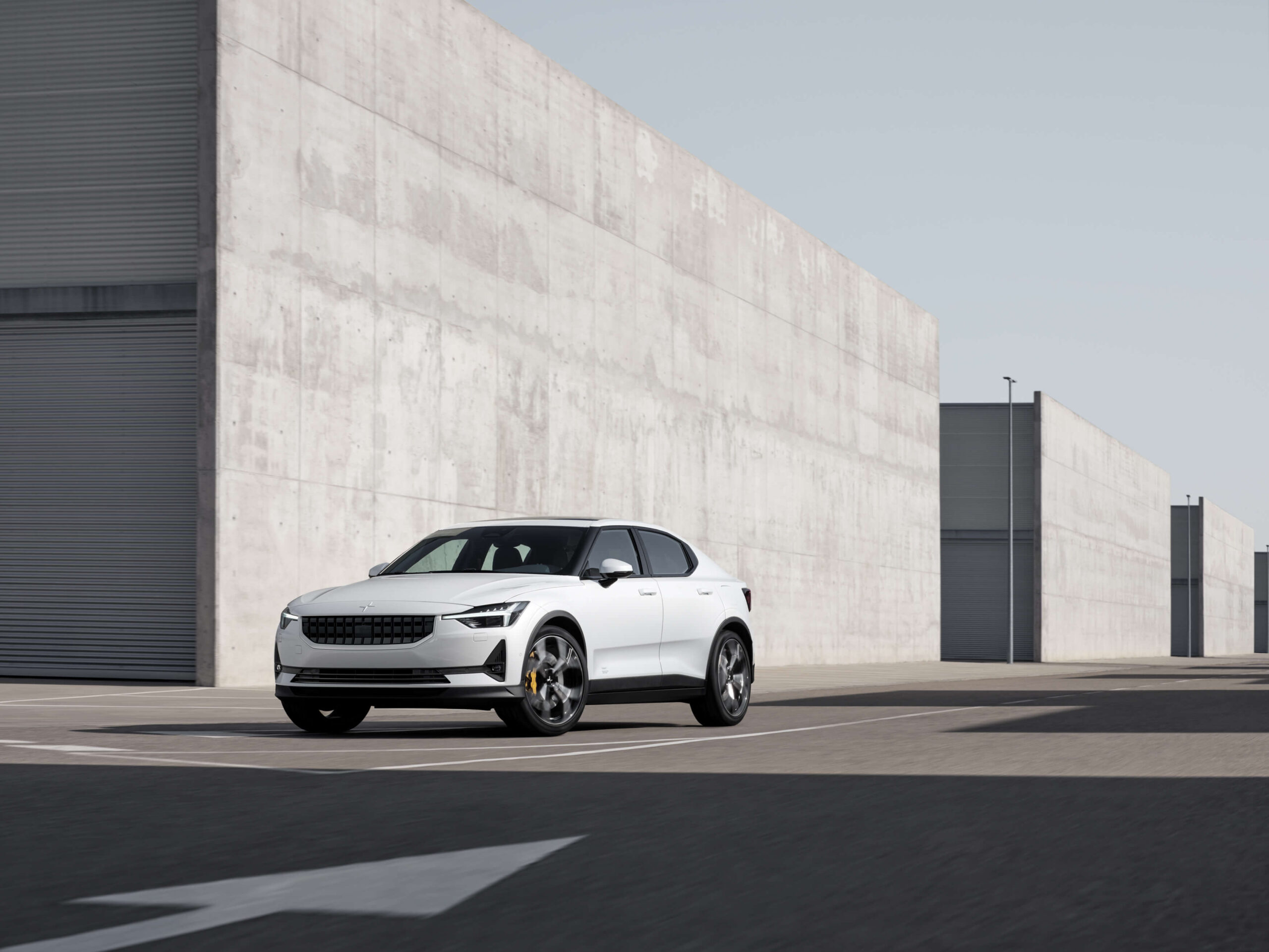 Arranque a Frio. Polestar 2, 100 elétrico, a fundo na autobahn