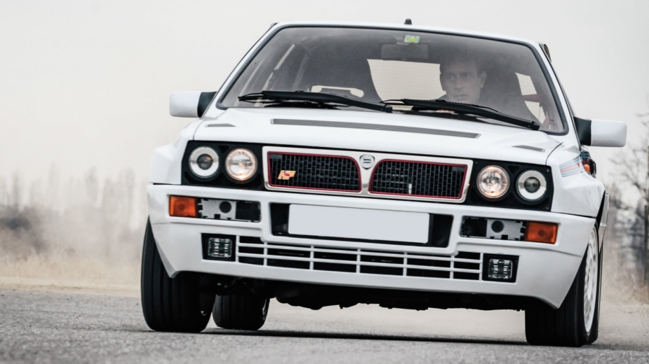 Lancia Delta HF Integrale Martini 5