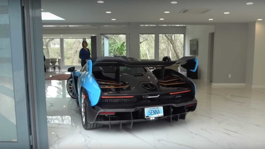 McLaren Senna na sala de estar